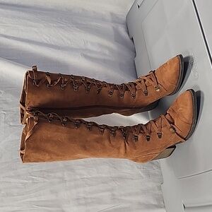 NWOT LEILA STONE SINDY BOOT Carmel Brown Heeled LaceUp Size 8